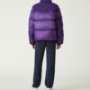 Nylon-Daunenjacke mit Kapuze und Kontraststreifen Nylon-Daunenjacke mit Kapuze und Kontraststreifen