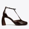 Peep-Toe-Sandale mit T-Riemchen und Absatz Peep-Toe-Sandale mit T-Riemchen und Absatz