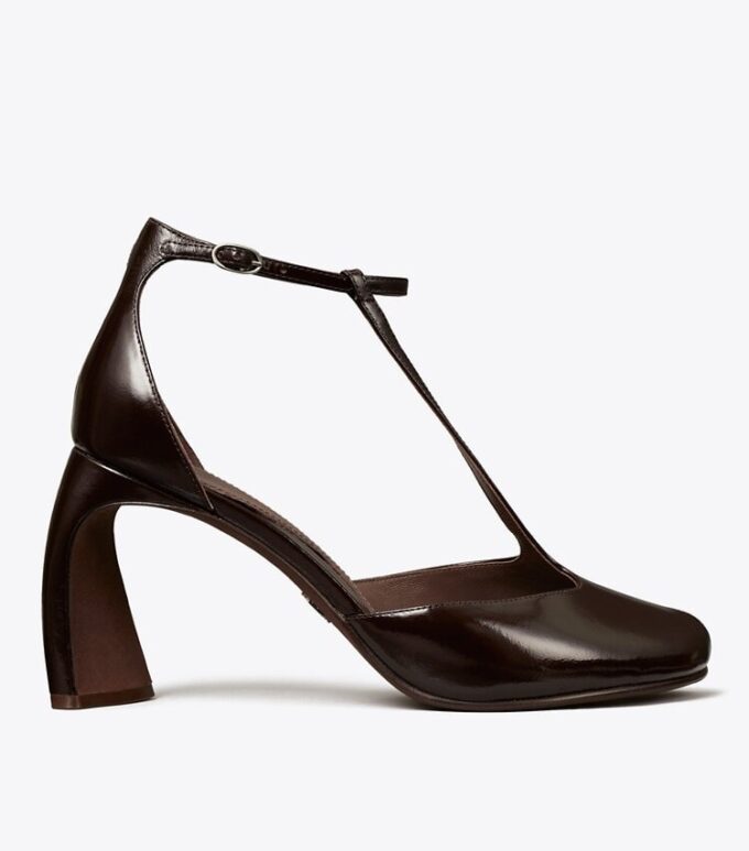 Peep-Toe-Sandale mit T-Riemchen und Absatz Peep-Toe-Sandale mit T-Riemchen und Absatz
