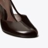 Peep-Toe-Sandale mit T-Riemchen und Absatz Peep-Toe-Sandale mit T-Riemchen und Absatz