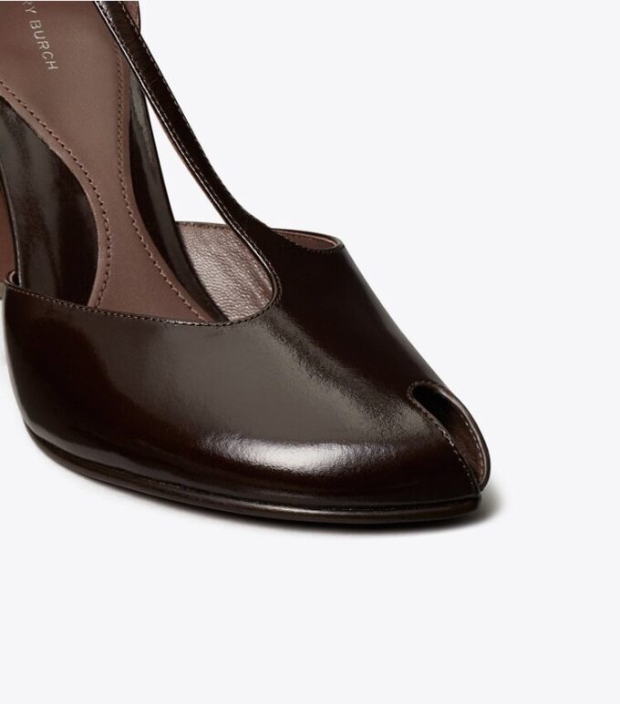 Peep-Toe-Sandale mit T-Riemchen und Absatz Peep-Toe-Sandale mit T-Riemchen und Absatz