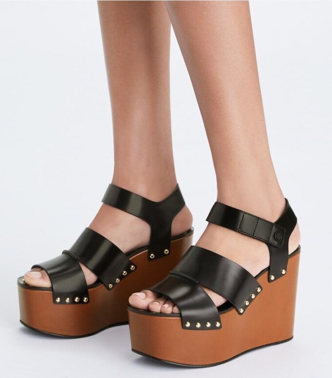 Plateauschuhe mit Nieten Plateauschuhe mit Nieten
