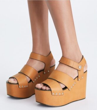 Plateauschuhe mit Nieten