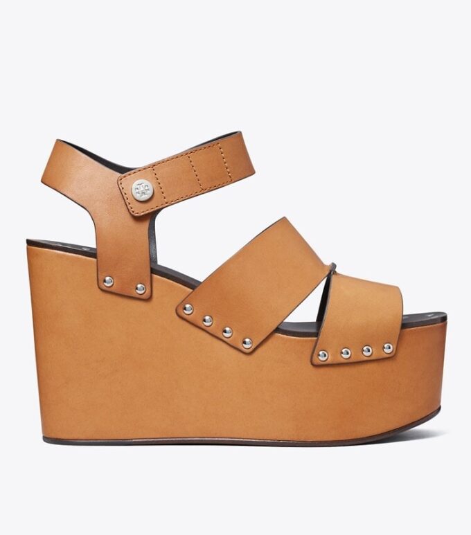 Plateauschuhe mit Nieten Plateauschuhe mit Nieten