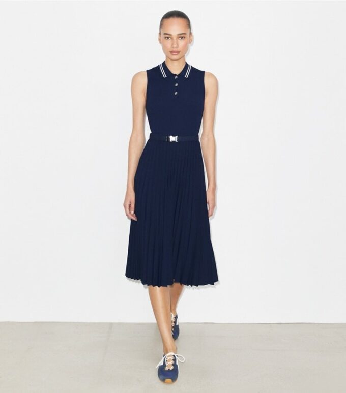 Plissiertes Viskosekleid Plissiertes Viskosekleid