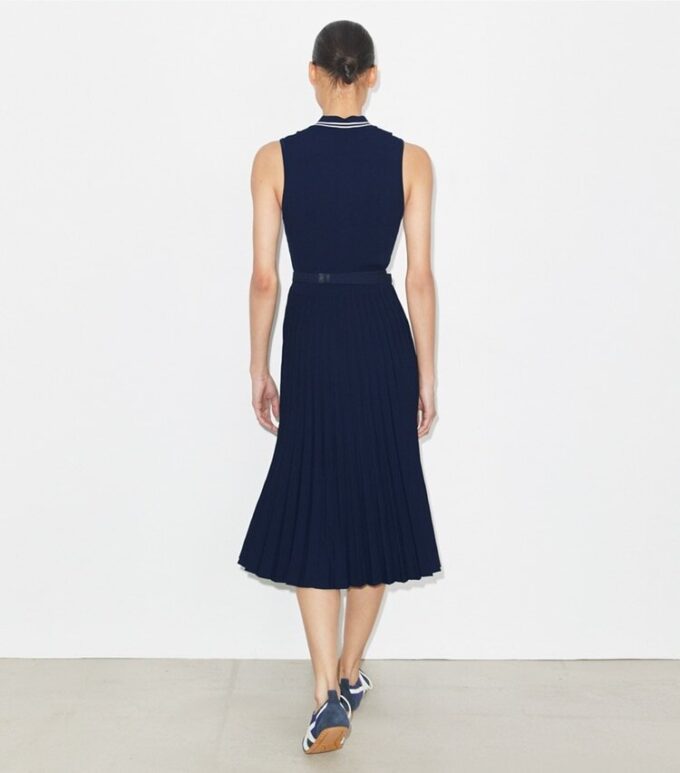 Plissiertes Viskosekleid Plissiertes Viskosekleid