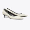 Pumps mit Double T-Schnalle und niedrigem Absatz Pumps mit Double T-Schnalle und niedrigem Absatz