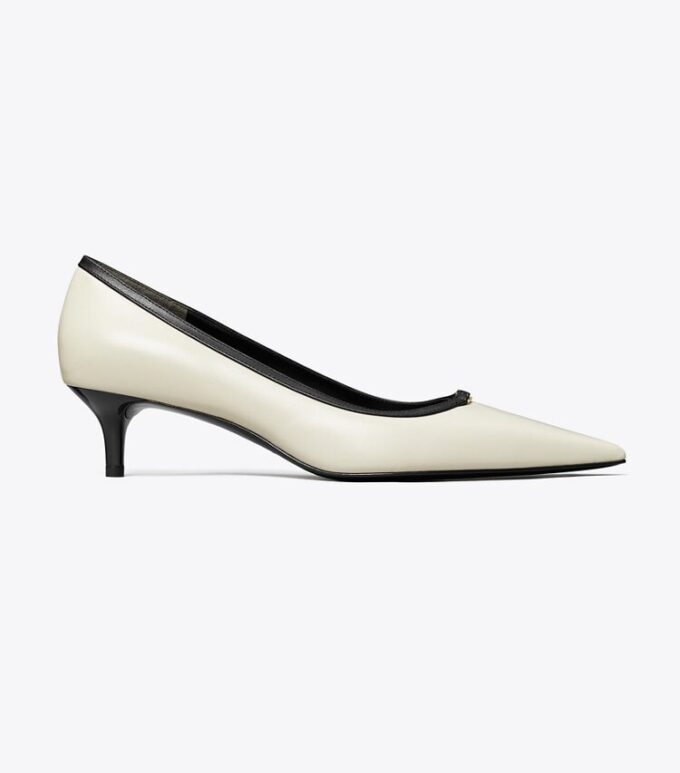 Pumps mit Double T-Schnalle und niedrigem Absatz Pumps mit Double T-Schnalle und niedrigem Absatz
