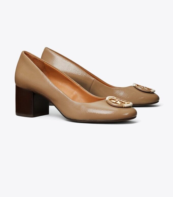 Pumps mit mehreren Logos Pumps mit mehreren Logos