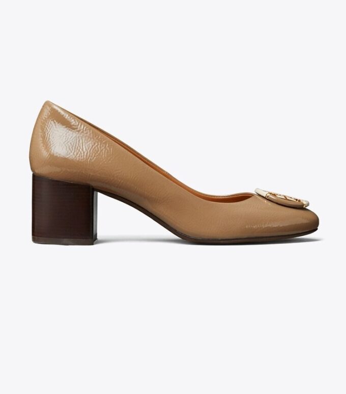 Pumps mit mehreren Logos Pumps mit mehreren Logos