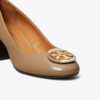 Pumps mit mehreren Logos Pumps mit mehreren Logos