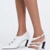Pumps mit mehreren Schnallen Pumps mit mehreren Schnallen