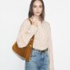 Romy Schultertasche aus Wildleder Romy Schultertasche aus Wildleder