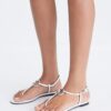 Sandale mit T-Riemen und Ring Sandale mit T-Riemen und Ring