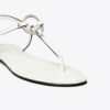 Sandale mit T-Riemen und Ring Sandale mit T-Riemen und Ring