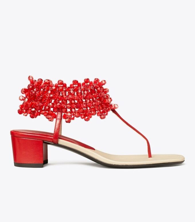 Sandalen mit Perlenverzierung und Absatz Sandalen mit Perlenverzierung und Absatz