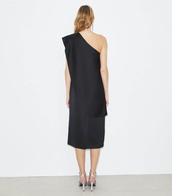 Satin-Cape-Kleid Satin-Cape-Kleid
