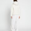 Satin-Daunenjacke mit Gürtel Satin-Daunenjacke mit Gürtel