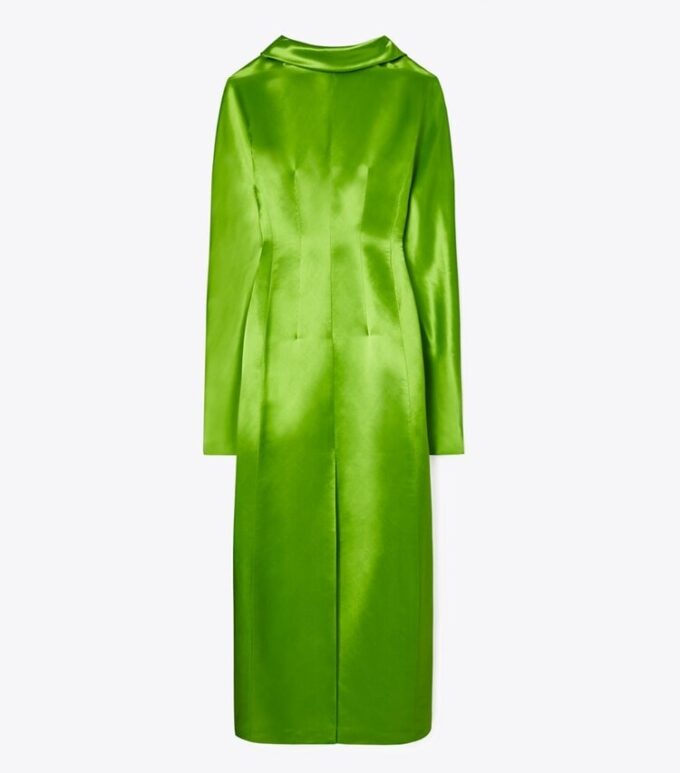Satin-Kleid mit hohem Kragen Satin-Kleid mit hohem Kragen