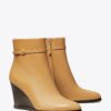 Stiefelette mit Double T-Schnalle Stiefelette mit Double T-Schnalle