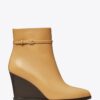 Stiefelette mit Double T-Schnalle Stiefelette mit Double T-Schnalle