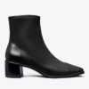 Stiefelette mit Kappe und niedrigem Absatz Stiefelette mit Kappe und niedrigem Absatz