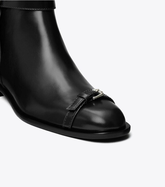 Stiefelette mit mehreren Schnallen Stiefelette mit mehreren Schnallen
