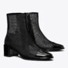 Stiefelette mit niedriger Ferse und Zehenkappe Stiefelette mit niedriger Ferse und Zehenkappe