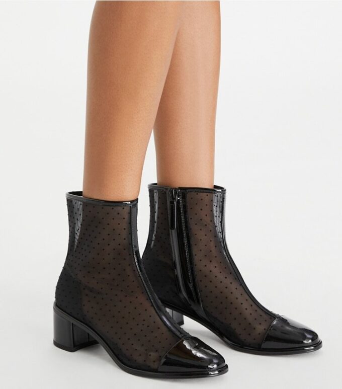 Stiefelette mit niedriger Ferse und Zehenkappe Stiefelette mit niedriger Ferse und Zehenkappe