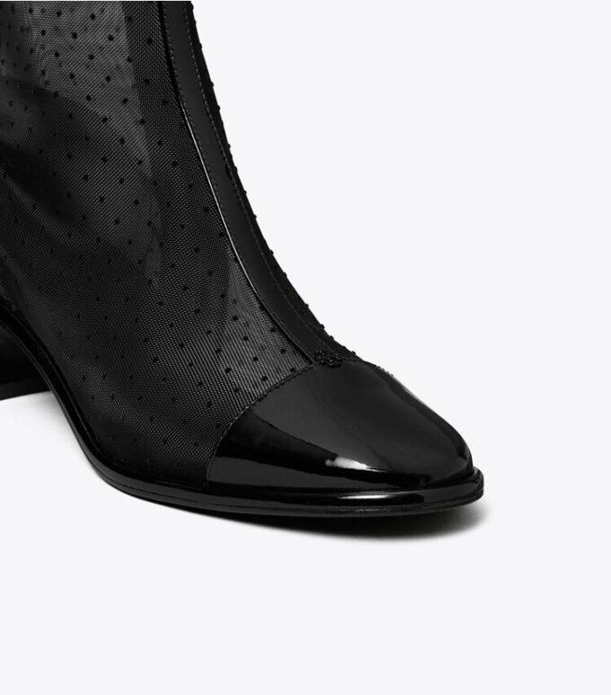 Stiefelette mit niedriger Ferse und Zehenkappe Stiefelette mit niedriger Ferse und Zehenkappe