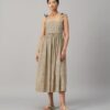 Strandkleid mit gebundenen Trägern Strandkleid mit gebundenen Trägern