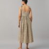 Strandkleid mit gebundenen Trägern Strandkleid mit gebundenen Trägern
