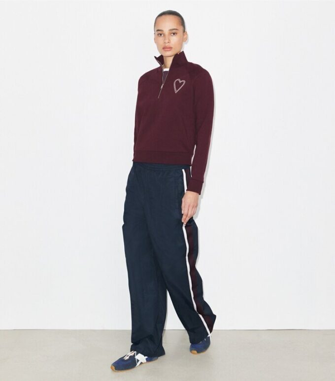 Sweatshirt aus French Terry mit Ziernähten in Herzform Sweatshirt aus French Terry mit Ziernähten in Herzform