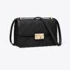T Monogram Pebbled Schultertasche T Monogram Pebbled Schultertasche