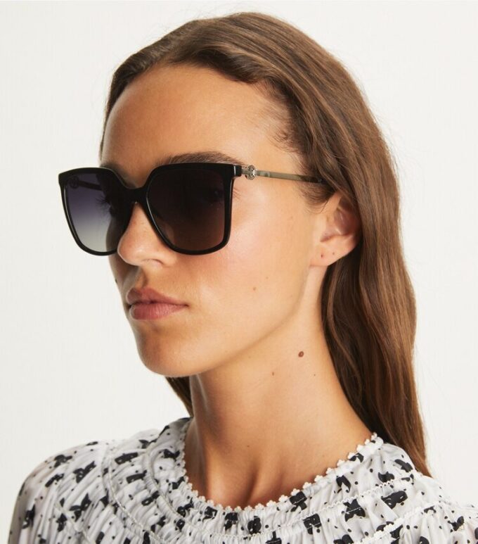 The Miller Square Polarized The Miller Square Polarized