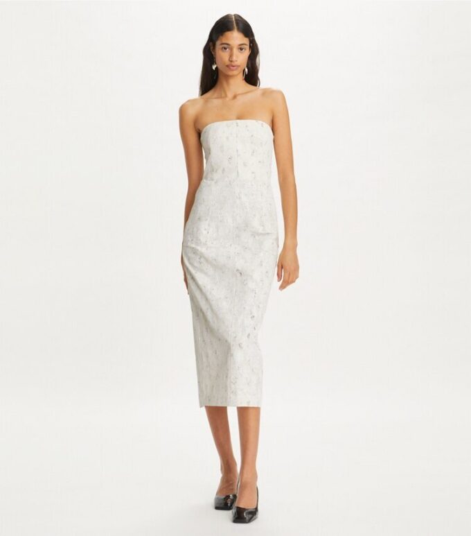Verziertes Leinenkleid Verziertes Leinenkleid
