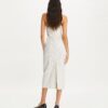 Verziertes Leinenkleid Verziertes Leinenkleid