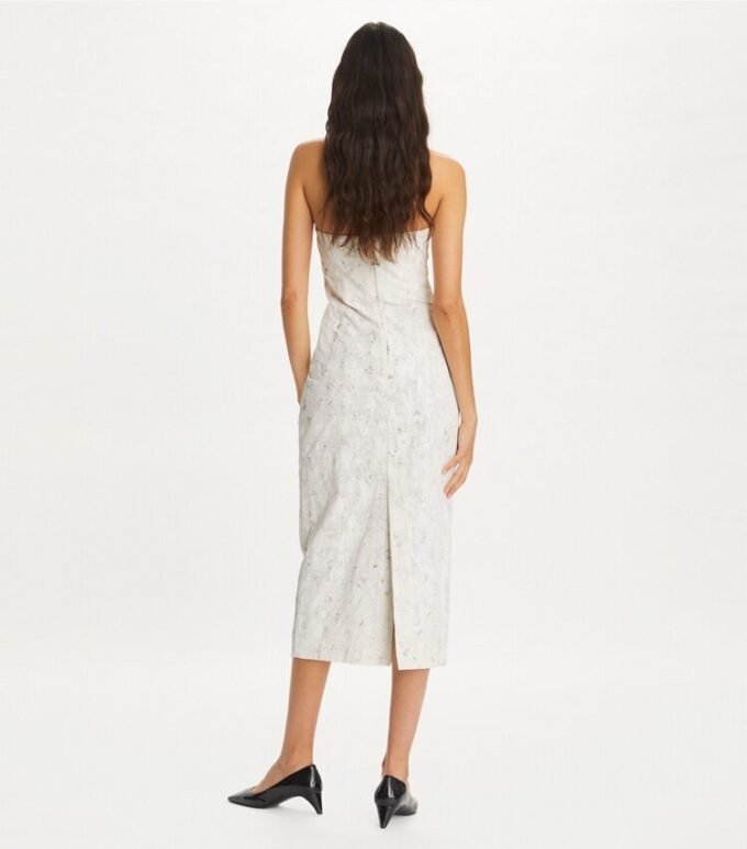 Verziertes Leinenkleid Verziertes Leinenkleid