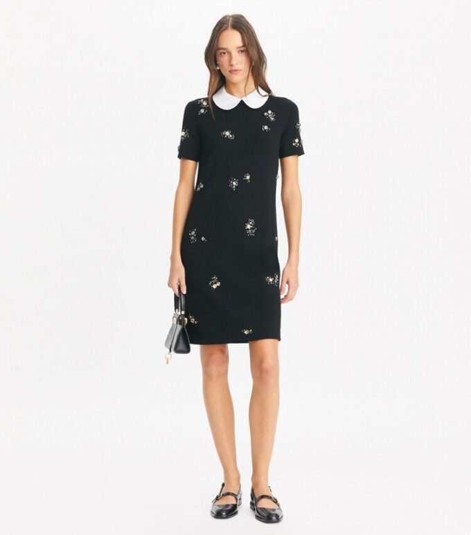 Verziertes Popeline-Kragen-Strickkleid Verziertes Popeline-Kragen-Strickkleid
