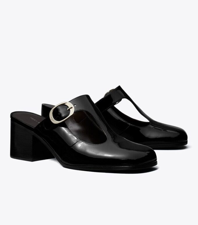 Violette Pantolette mit T-Riemchen und Absatz Violette Pantolette mit T-Riemchen und Absatz