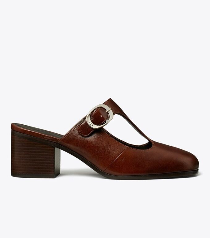 Violette Pantolette mit T-Riemchen und Absatz Violette Pantolette mit T-Riemchen und Absatz