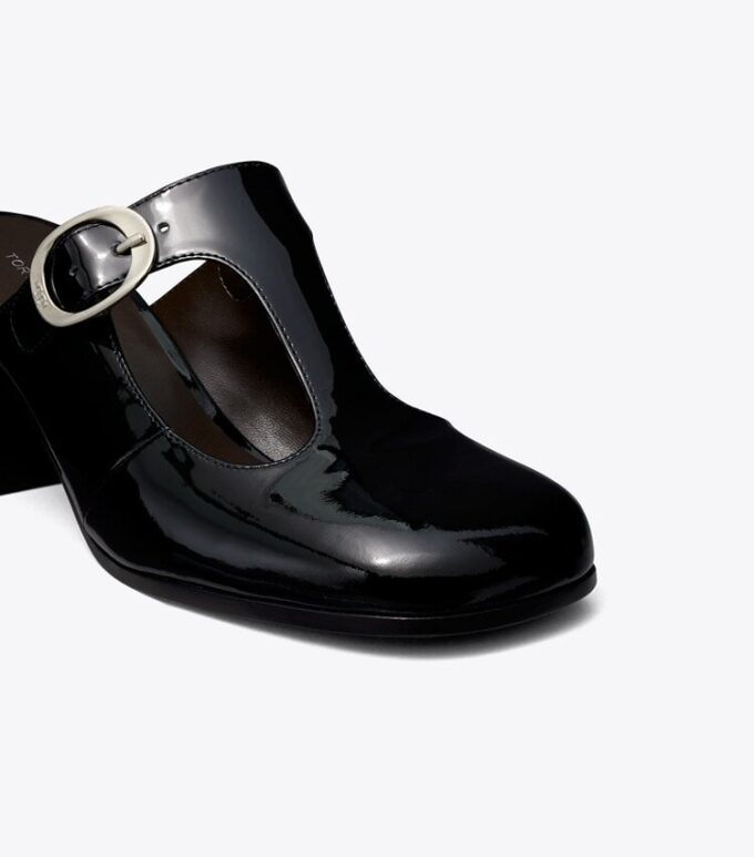 Violette Pantolette mit T-Riemchen und Absatz Violette Pantolette mit T-Riemchen und Absatz