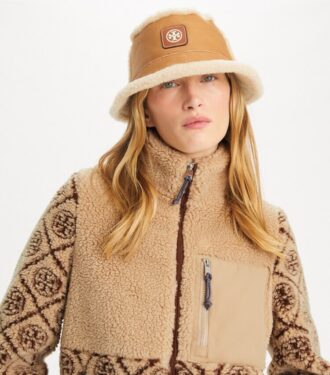 Wendbarer Bucket Hat aus Lammfell