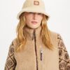 Wendbarer Bucket Hat aus Lammfell Wendbarer Bucket Hat aus Lammfell