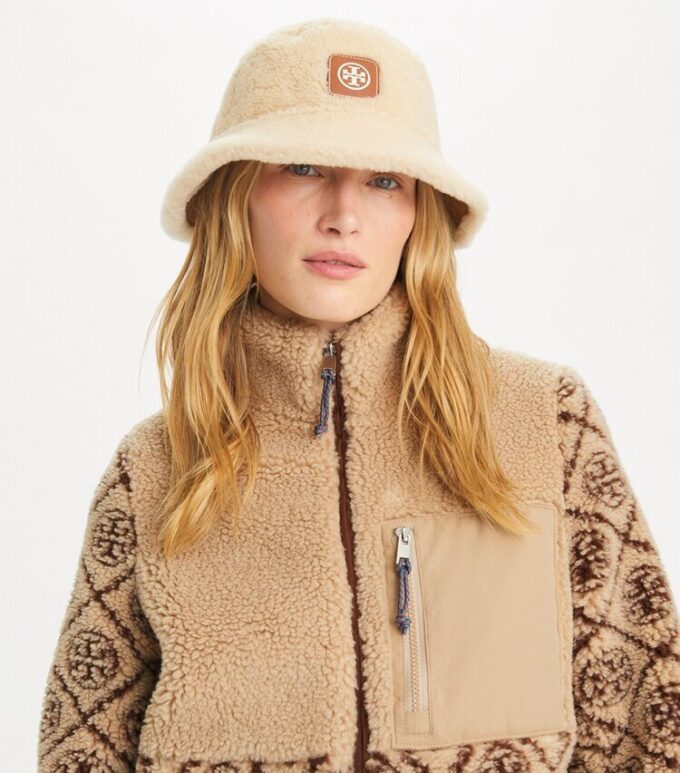 Wendbarer Bucket Hat aus Lammfell Wendbarer Bucket Hat aus Lammfell
