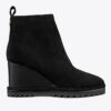 Wildleder-Stiefel mit Logo-Profilsohle und Keilabsatz Wildleder-Stiefel mit Logo-Profilsohle und Keilabsatz