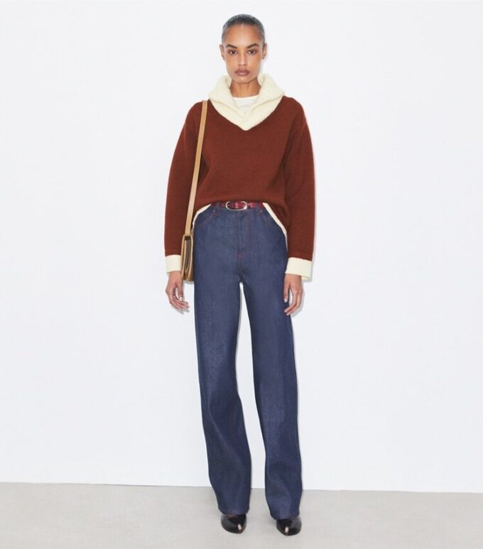 Wollpullover mit kontrastierendem Kragen Wollpullover mit kontrastierendem Kragen