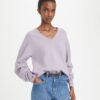 Wollpullover mit V-Ausschnitt Wollpullover mit V-Ausschnitt